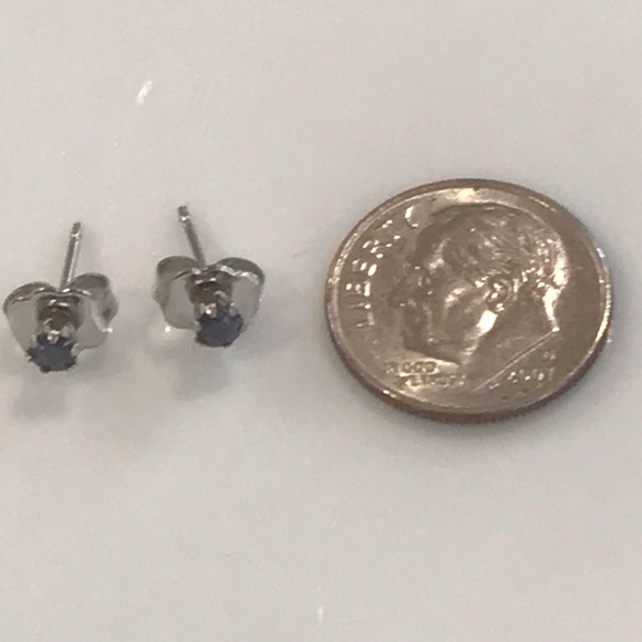 💙Genuine Sapphire 2.75 MM Surgical Steel Earrings - Picture 2 of 6